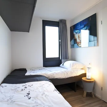 Holiday Droompark Spaarnwoude.10 بيت للعطل *